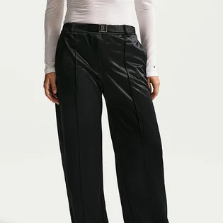 Штани жіночі Nike Sportswear WomenS Loose Mid-Rise Belted Pintuck Pants Black IF0272-010