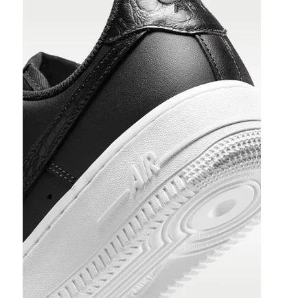 Кроссовки женские Nike Air Force 1 07 Se Black IO4837-001