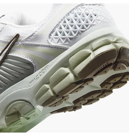 Кроссовки женские Nike Air Zoom Vomero 5 White FJ2028-103