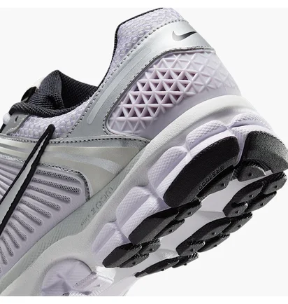 Кросівки жіночі Nike Air Zoom Vomero 5 Grey/Metallic IB7253-500