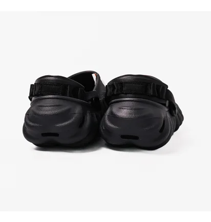 Тапочки унісекс CROCS Echo Clog Shoes Black 207937-001