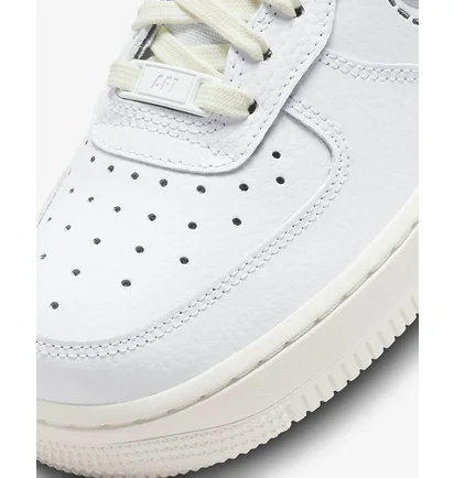Кросівки жіночі Nike Air Force 1 07 White FV0951-100