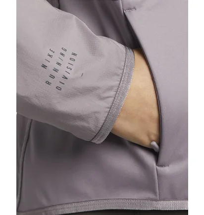 Вітровка жіноча Nike Sf Run Dvn Jkt Grey Dq6561-531