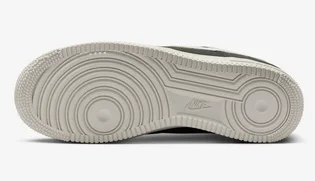Кросівки чоловічі Nike Air Force 1 07 Lx Olive DV7186-301