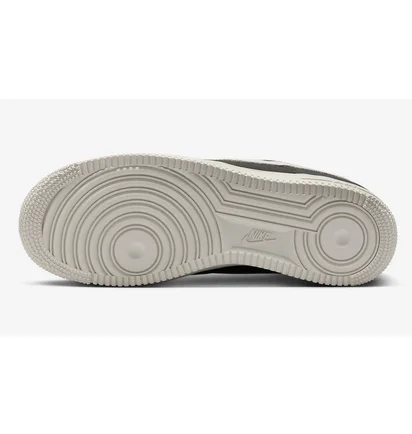 Кросівки чоловічі Nike Air Force 1 07 Lx Olive DV7186-301