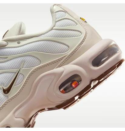 Кроссовки женские Nike Air Max Plus S E WomenS Shoes Beige IO0657-100