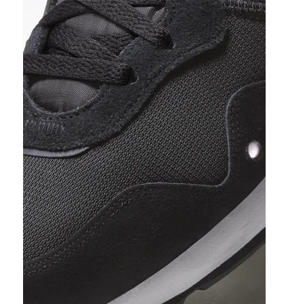 Кросівки чоловічі Nike Venture Runner Black CK2944-002