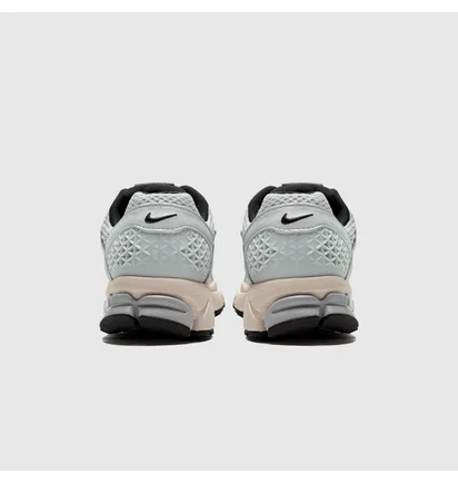 Кросівки жіночі Nike Wmns Zoom Vomero 5 White FN6742-002
