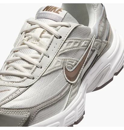 Кросівки жіночі Nike Initiator Phantom White IB4339-001