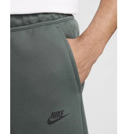 Шорты мужские Nike Sportswear Tech Fleece Shorts Green FB8171-338