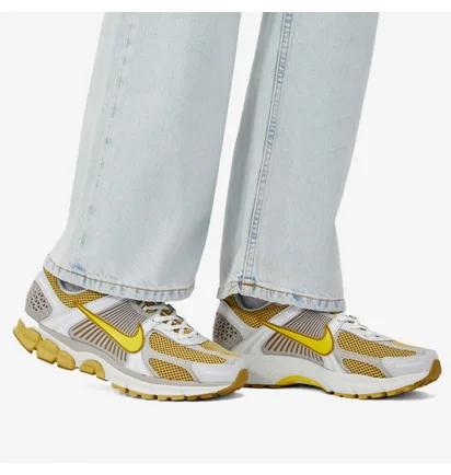 Кроссовки женские Nike W Zoom Vomero 5 Sc Sneaker White/Yellow HJ9607-700