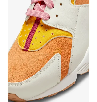 Кросівки жіночі Nike Wmns Air Huarache White/Orange Do6720-100