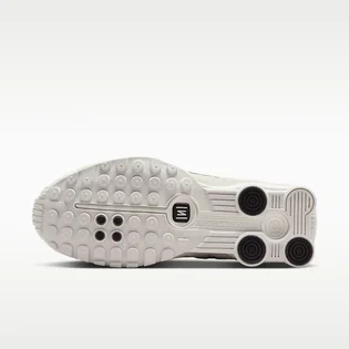 Кросівки жіночі Nike Shox R4 WomenS Shoes Beige/White HQ7739-100