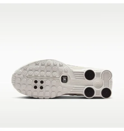 Кроссовки женские Nike Shox R4 WomenS Shoes Beige/White HQ7739-100