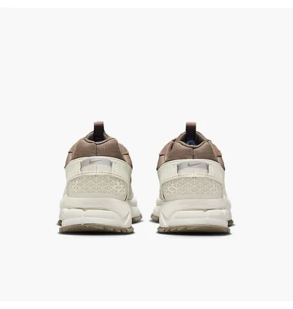 Кросівки жіночі Nike W Zoom Vomero Roam Brown/Beige HQ2181-006
