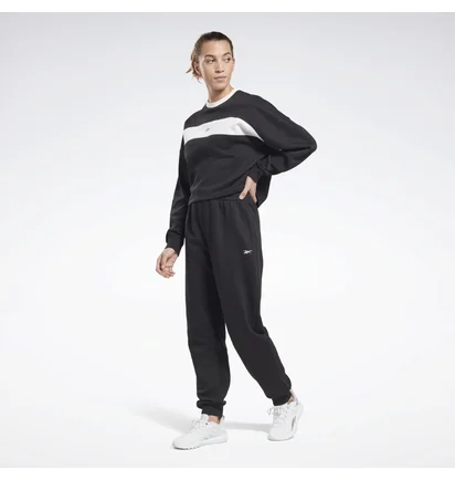 Спортивный костюм женский Reebok Identity Black Ht8054