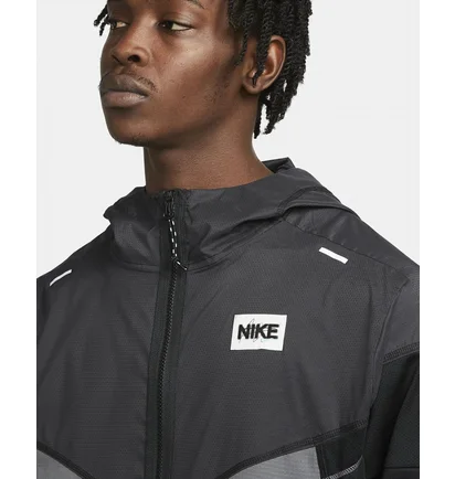 Куртка мужская Nike Windrunner D.Y.E. MenS Running Jacket Grey DR2827-010