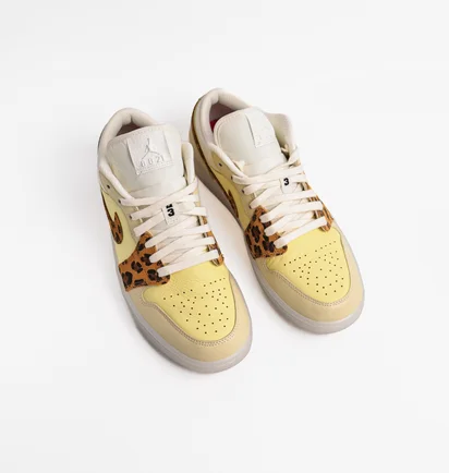 Кросівки жіночі Air Jordan 1 Low Snkrs Day Yellow/White Dn6998-700