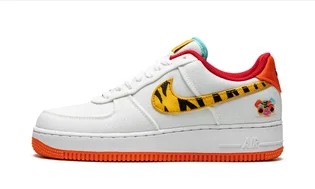Кросівки жіночі Nike Air Force 1 07 Lx White DR0148-171
