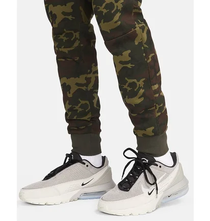 Штани чоловічі Nike Sportswear Tech Fleece Og Camo/Green FN3925-355