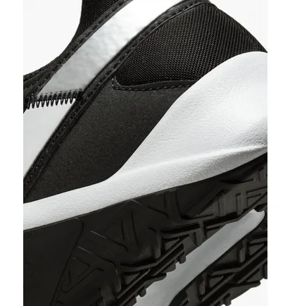 Кросівки чоловічі Nike Legend Essential 2 Black CQ9356-001