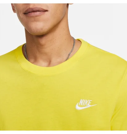 Футболка чоловіча Nike Sportswear Club MenS T-Shirt Yellow AR4997-732