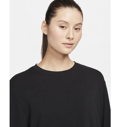 Лонгслив женский Nike One Relaxed Dri-Fit Long-Sleeve Top Black FN2817-010