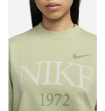 Футболка женская Nike Sportswear Classic T-Shirt Green FQ6600-371