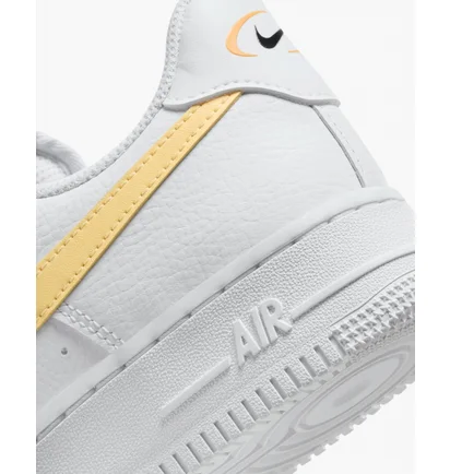 Кросівки жіночі Nike Air Force 1 07 White FQ2742-100