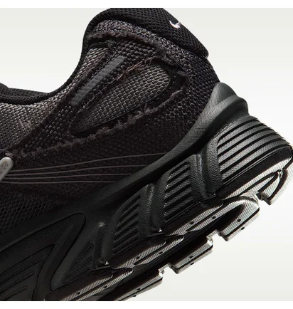 Кросівки чоловічі Nike V5 Rnr MenS Shoes Grey/Metallic IQ0613-060