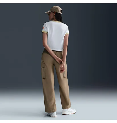 Футболка женская Nike Sportswear Club Moto Tee White HQ1707-100
