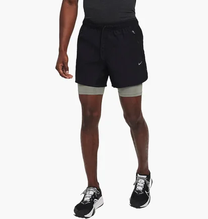 Шорты мужские Nike Stride Running Division 5 Dri-Fit Water-Repellent 2-In-1 Running Shorts Black FZ1135-010