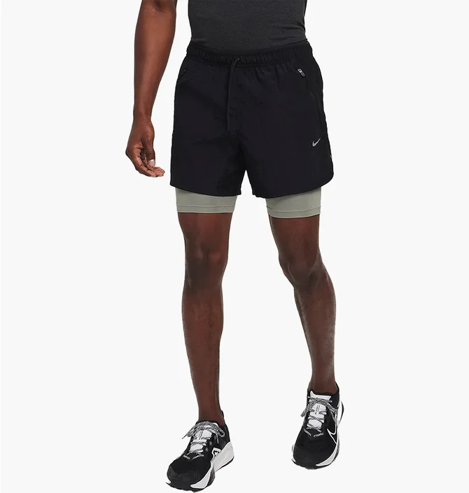 Шорты мужские Nike Stride Running Division 5 Dri-Fit Water-Repellent 2-In-1 Running Shorts Black FZ1135-010
