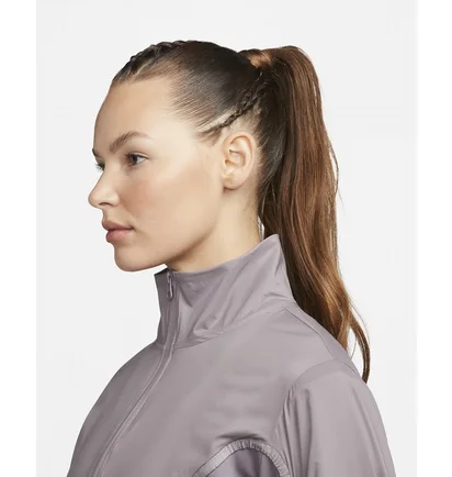Вітровка жіноча Nike Sf Run Dvn Jkt Grey Dq6561-531