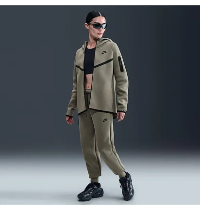 Толстовка женская Nike Sportswear Windrunner Tech Fleece Olive HV6747-320
