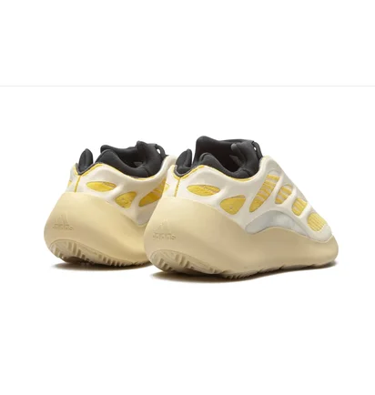 Кросівки чоловічі Adidas Yeezy 700 V3 White G54853