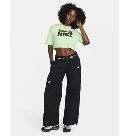 Футболка женская Nike Sportswear Green FZ4635-376