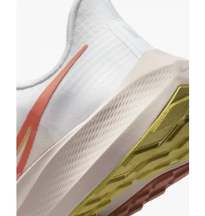 Кросівки жіночі Nike Air Zoom Pegasus 39 White/Peach Dh4072-501