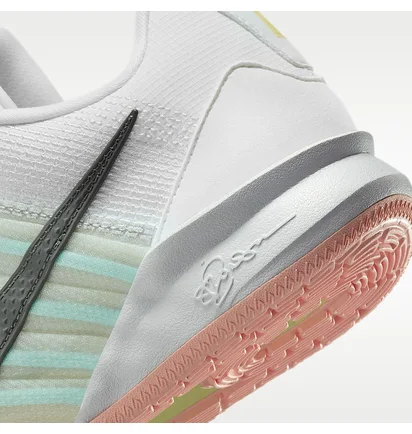 Кросівки жіночі Nike Sabrina 3 White HF2881-100