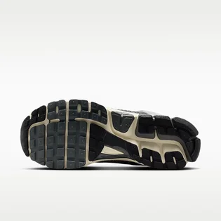 Кросівки чоловічі Nike Zoom Vomero 5 Black/Metallic IM3486-001