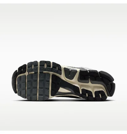 Кроссовки мужские Nike Zoom Vomero 5 Black/Metallic IM3486-001