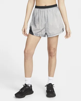 Шорты женские Nike Dri-Fit Repel WomenS Mid-Rise 3 Brief-Lined Trail Running Shorts With Pockets Grey DX1021-010