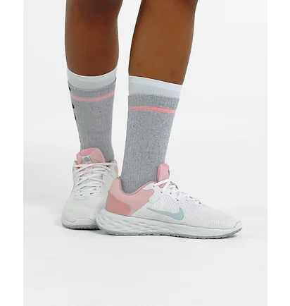 Кроссовки женские Nike W Revolution 6 Nn White DC3729-103