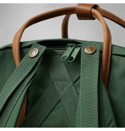 Рюкзак унісекс Fjallraven Kanken No. 2 Laptop Green 23803.679