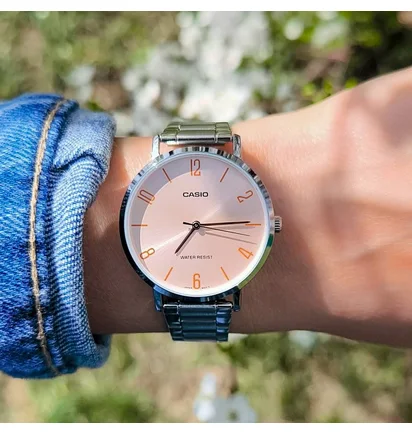 Часы женские Casio Timeless Collection LTP-VT01D-4B2
