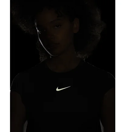 Футболка женская Nike Dri-Fit Run Division Black DX0199-015