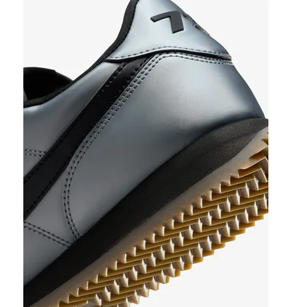 Кроссовки мужские Nike Cortez Se Metallic HQ3490-099