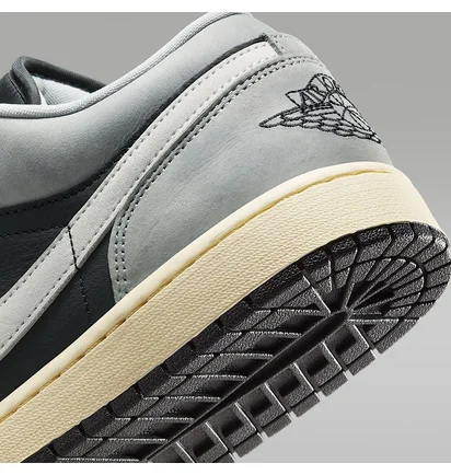 Кросівки чоловічі Air Jordan 1 Low Se Grey/Black HQ2010-012