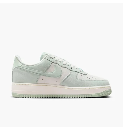 Кроссовки женские Nike Wmns Air Force 1 07 Se Green HQ1497-099