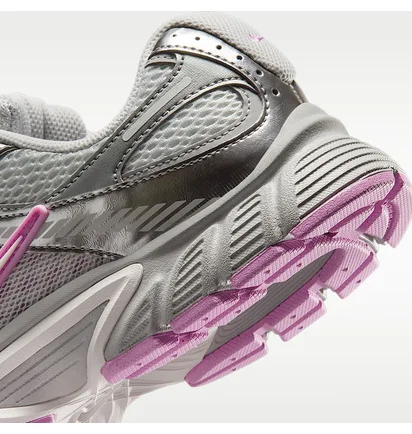 Кросівки жіночі Nike V5 Runner White/Metallic HQ7901-009